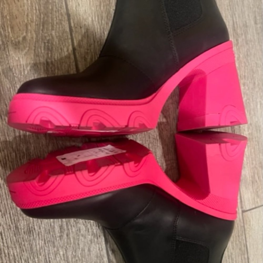 NWT Sorel Brex Waterproof Platform Block Heel Chelsea Boot Size 7 Black & Pink